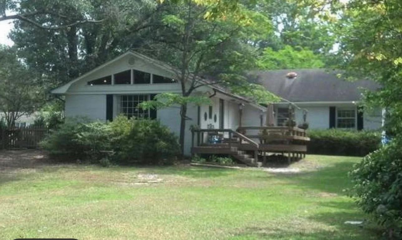 4 bed, 2467 sqft, $3,400 — Photo 2