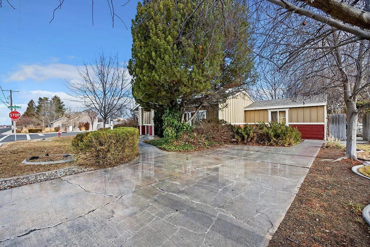 3 bed, 1894 sqft, $2,000 — Photo 3