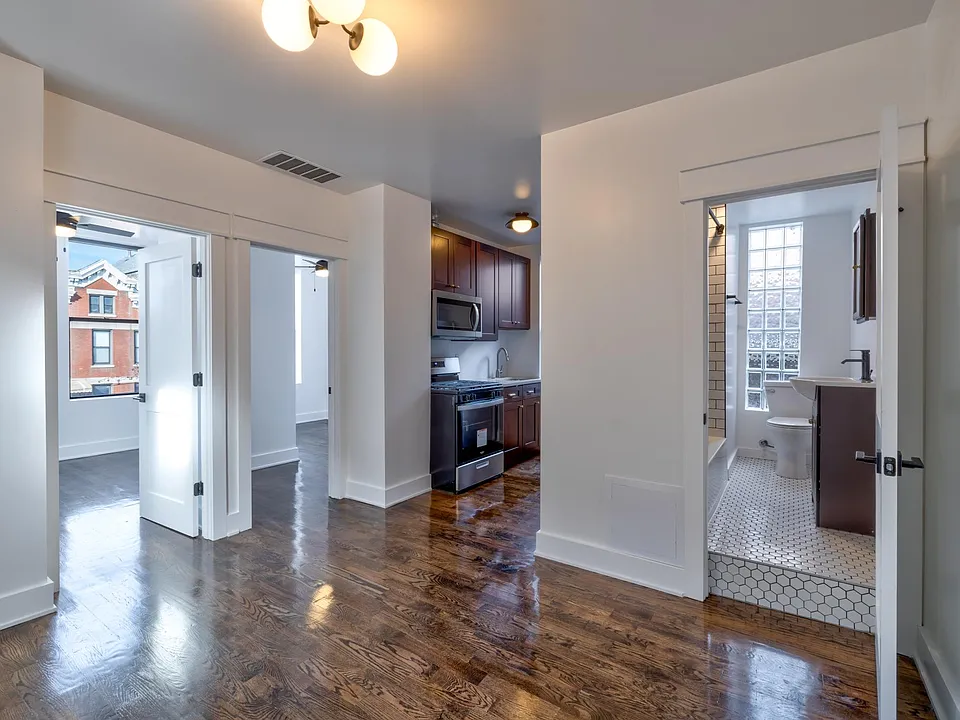 945 W 31st Pl #2F