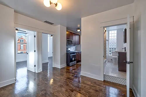 945 W 31st Pl #2F Photo 1