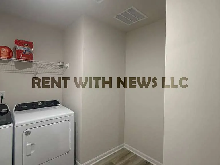 713 Riguard Way — Photo 24