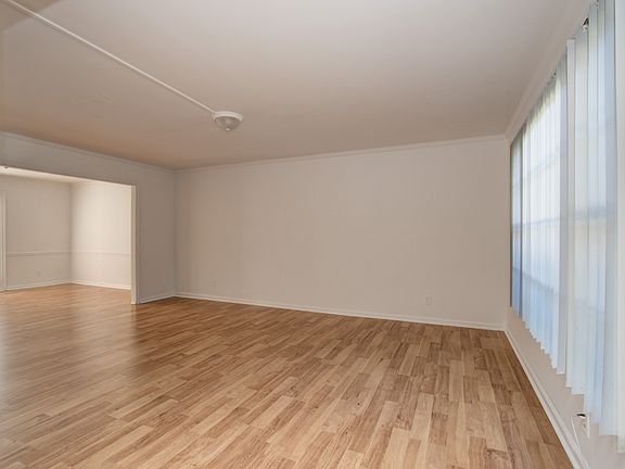 3rd image of 5115 B Lawndale Dr