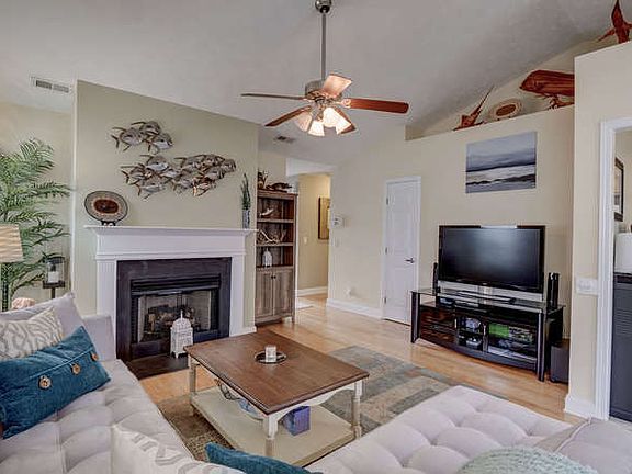 Living area with Fire Place