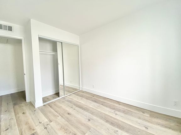 4th image of 1033 N Orange Grove Ave #202