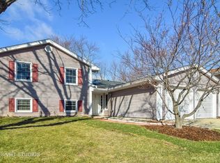 1810 Claremont Rd, Hoffman Estates, IL 60169