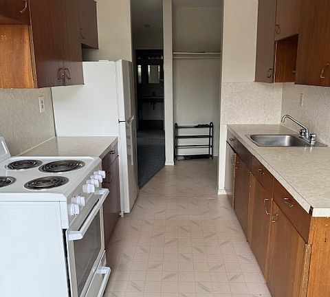 4th image of 10204 106th Ave #202