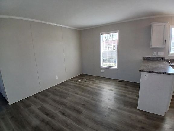 2nd image of 614 Carriage Lane Est