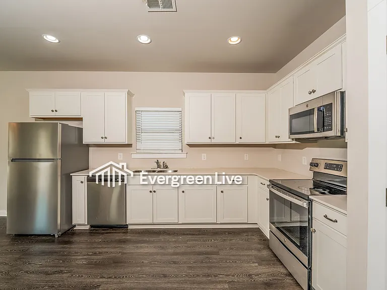 95 Wolf Ln — Photo 7