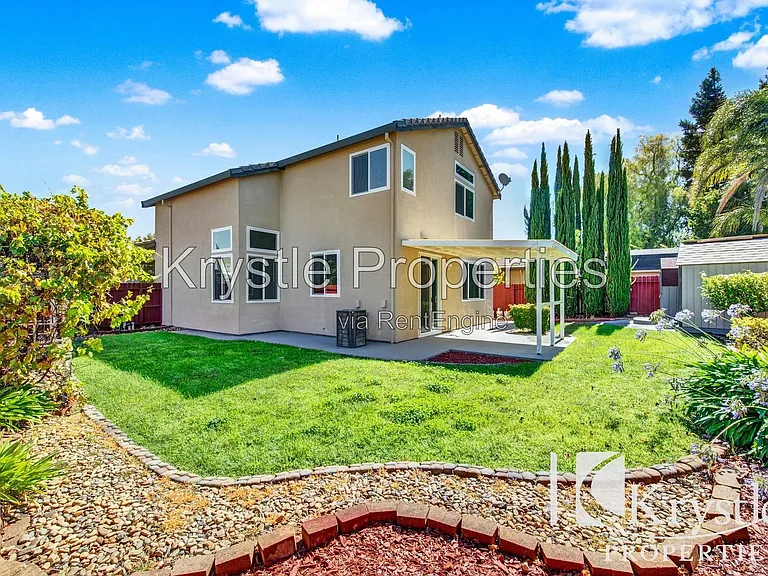 824 Cedarcrest Dr — Photo 34