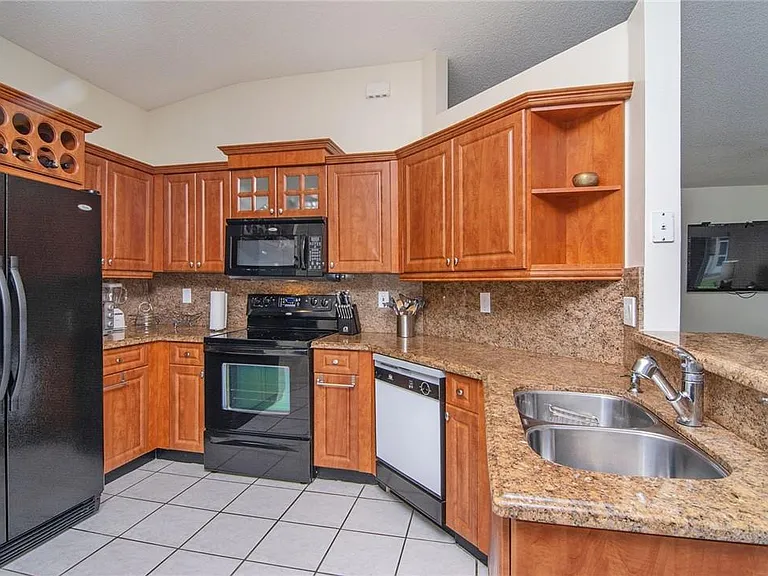 4297 Pine Ridge Ct — Photo 6