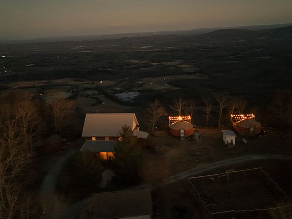 3rd image of 319 Lookout Dr