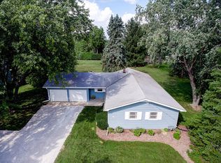 N53W35920 W Lake Dr, Oconomowoc, WI 53066