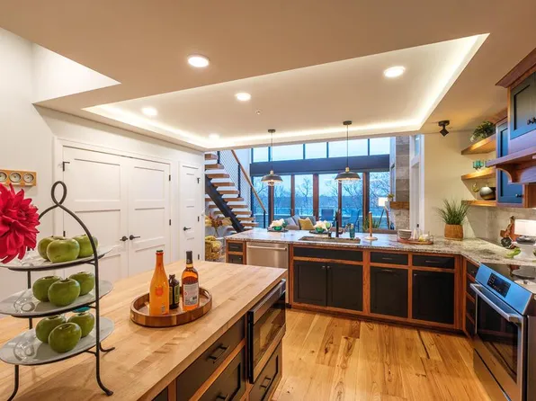 215 East Pleasant STREET #507, Oconomowoc, WI 53066