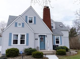 582 S Buhl Farm Dr, Hermitage, PA 16148