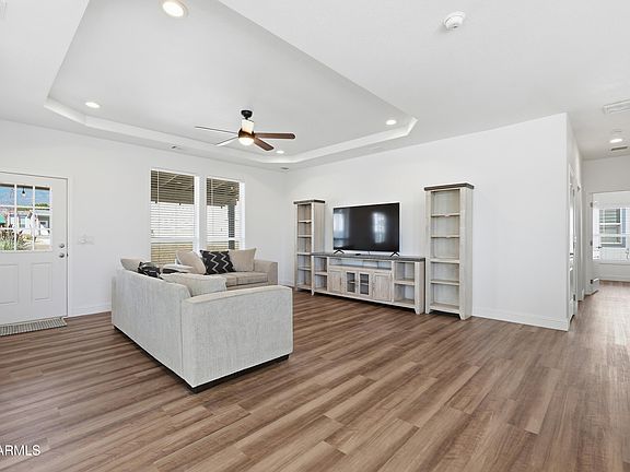 5th image of 1074 Crenshaw Avenue