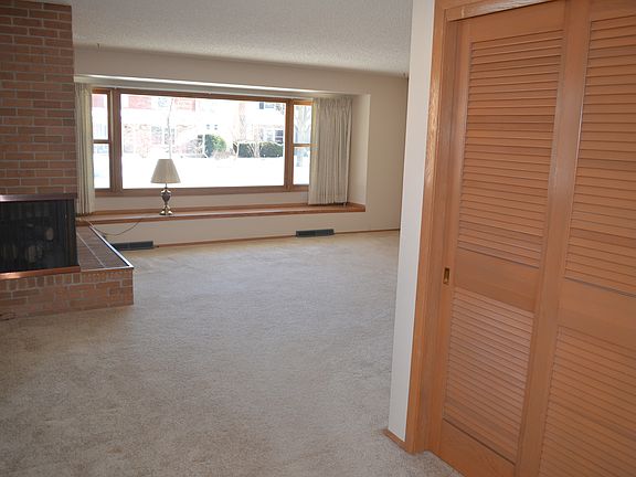 2nd image of 1823 Margaret Ln