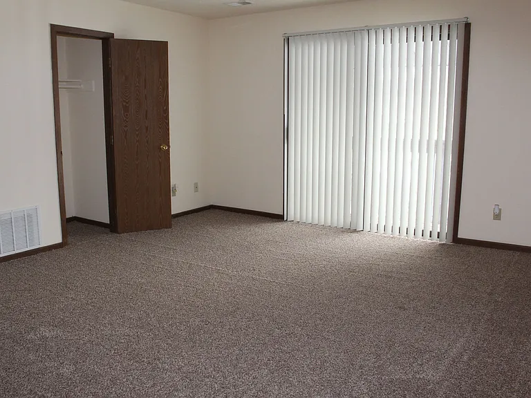 Windsor Crest Apartments — Photo 93