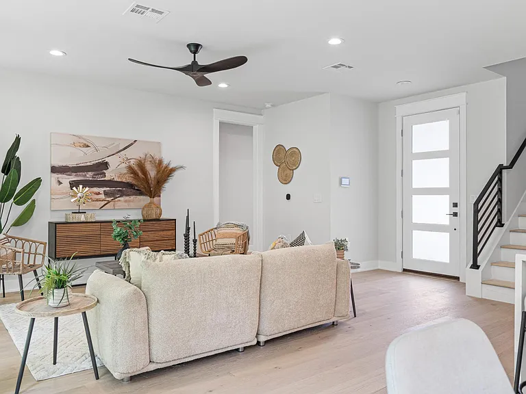 6116 Friendswood Dr — Photo 3