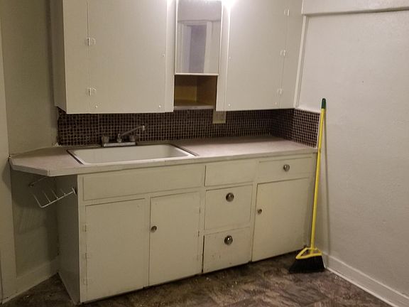 5th image of 3634 Forest Ave #Basement