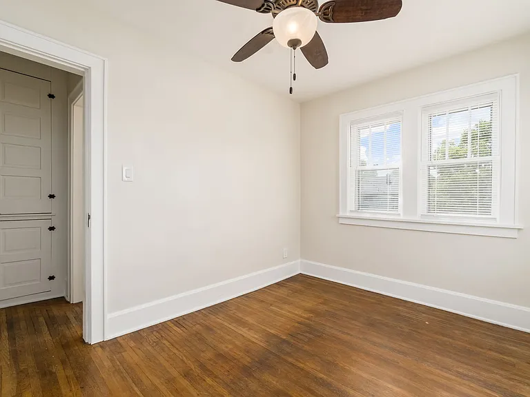 41 W California Ave — Photo 25