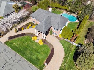 33 King Arthur Court, New City, NY 10956