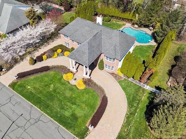 33 King Arthur Court, New City, NY 10956