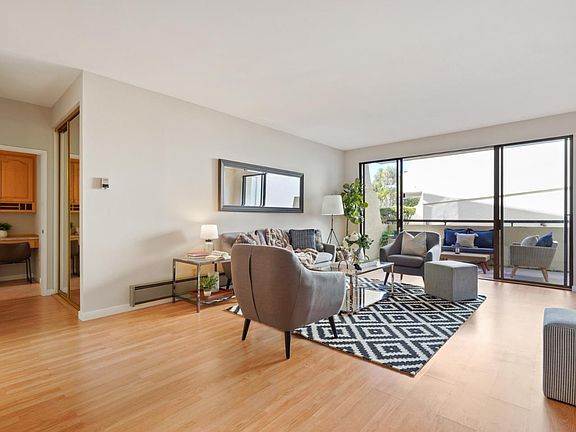 3rd image of 1427 Floribunda Ave APT 104
