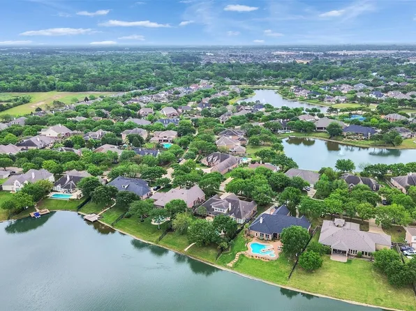 1942 Lake Fountain Dr, Katy, TX 77494