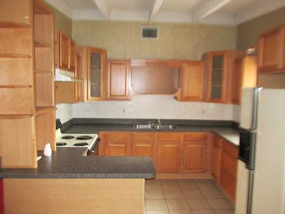 3rd image of 207 N Manatee Ave
