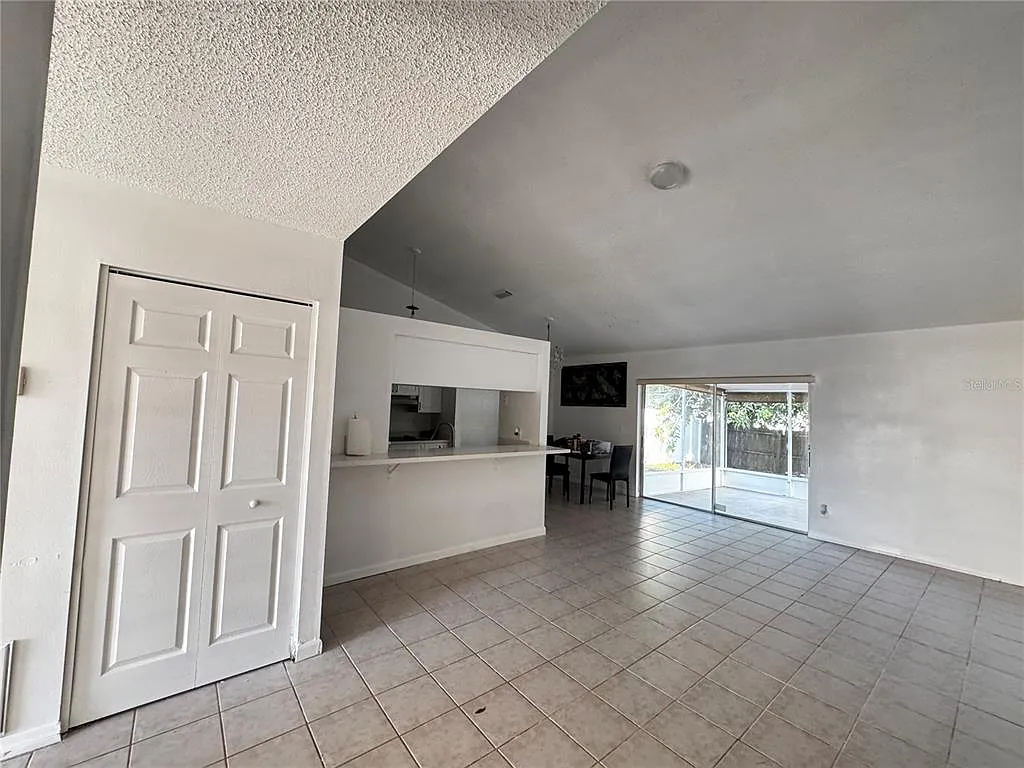 3 bed, 2.0 bath, 1533 sqft, $2,300 — Photo 3