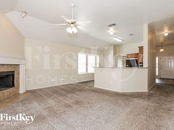 3rd image of 820 Thorton Dr