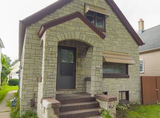 2667 S 11th St, Milwaukee, WI 53215