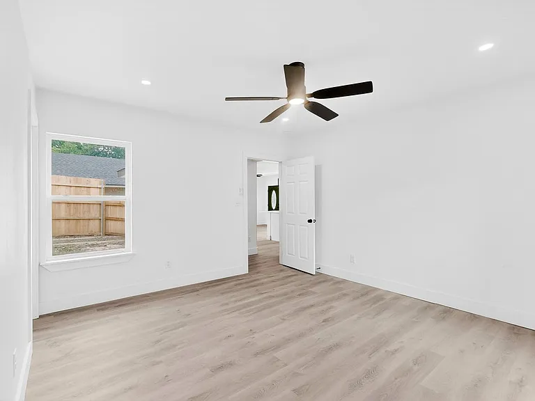 719 S Storey St — Photo 26