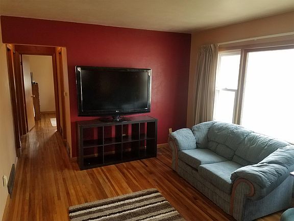 3rd image of 1406 Orchard Dr