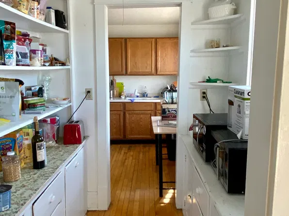 3 bed, 1.0 bath, 1168 sqft, $1,975, 933 E Gorham St #1265389, Madison, WI 53703