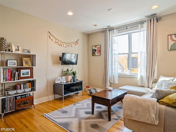 3rd image of 2740 W Armitage Ave APT 305S