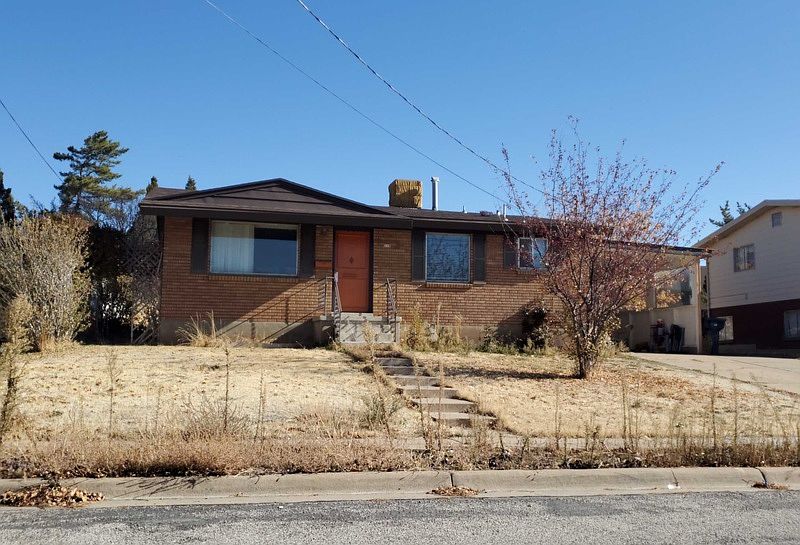 2nd image of 118 N Terrace Dr