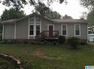 1105 Pebble Ln, Mount Olive, AL 35117