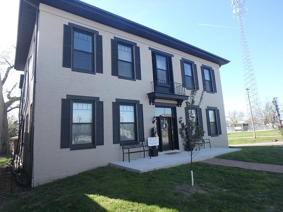 1st image of 217 N Main St