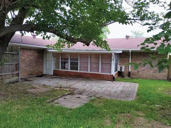 2nd image of 1417 Meadowcrest Dr