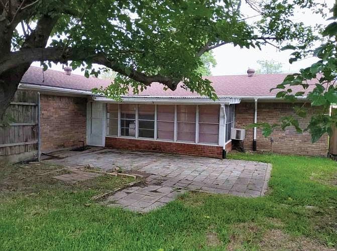 1st image of 1417 Meadowcrest Dr
