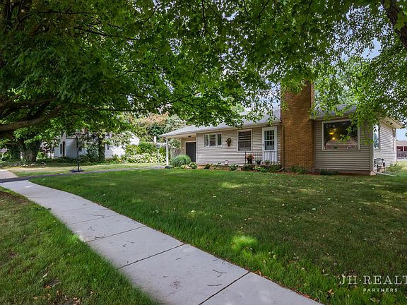 3rd image of 625 Emmons St SE