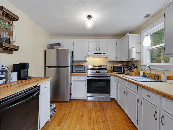 3rd image of 579 E Falmouth Highway