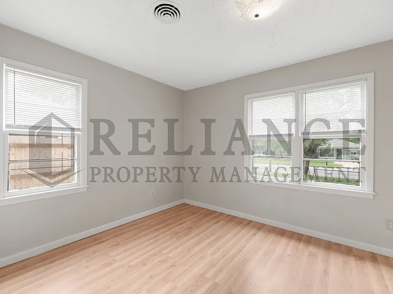 2732 N Grove St — Photo 20