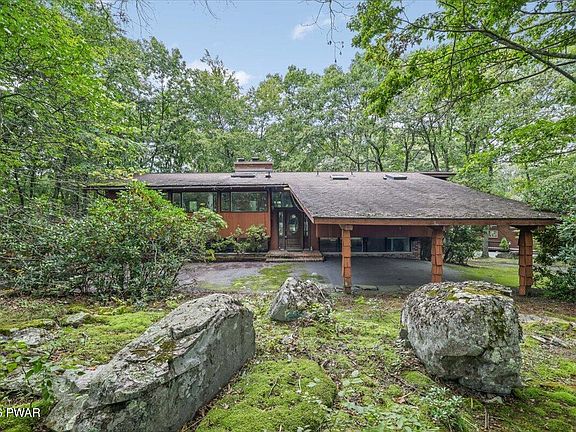 2nd image of 805 Overlook Ct