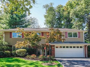 729 Village Rd, Oradell, NJ 07649