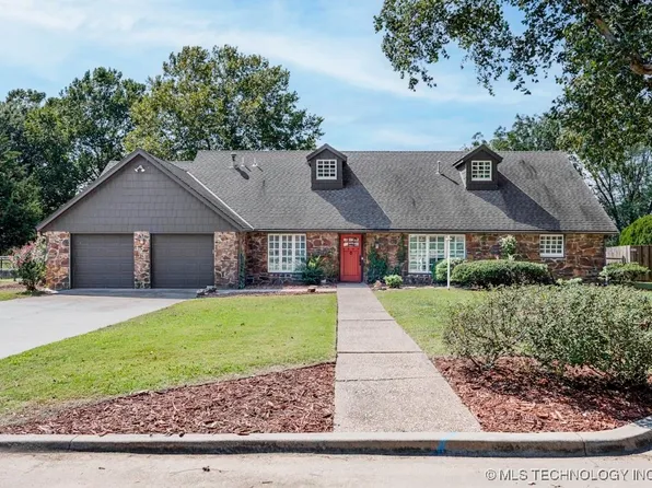 925 SE Paddock Ct, Bartlesville, OK 74006