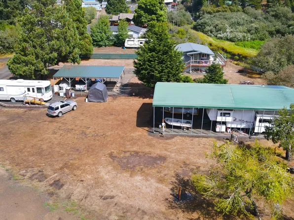 205 Park Ave, Lakeside, OR 97449
