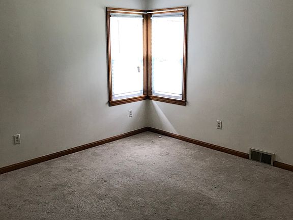 5th image of 835 Beaumont Ave
