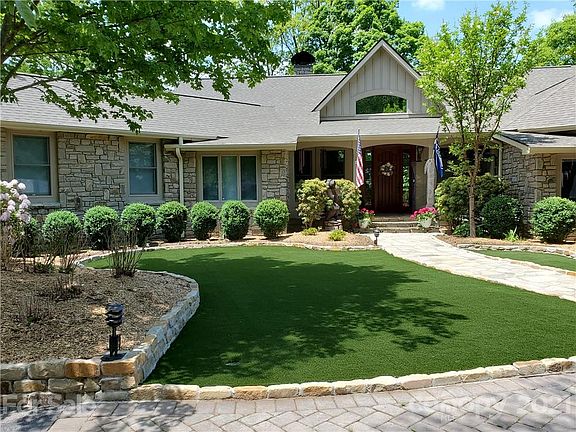 3rd image of 132 Entrata Dr